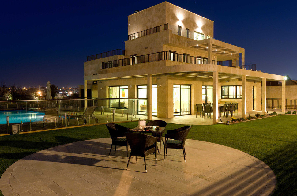 Luxury by the Sea — photo 18 of 19